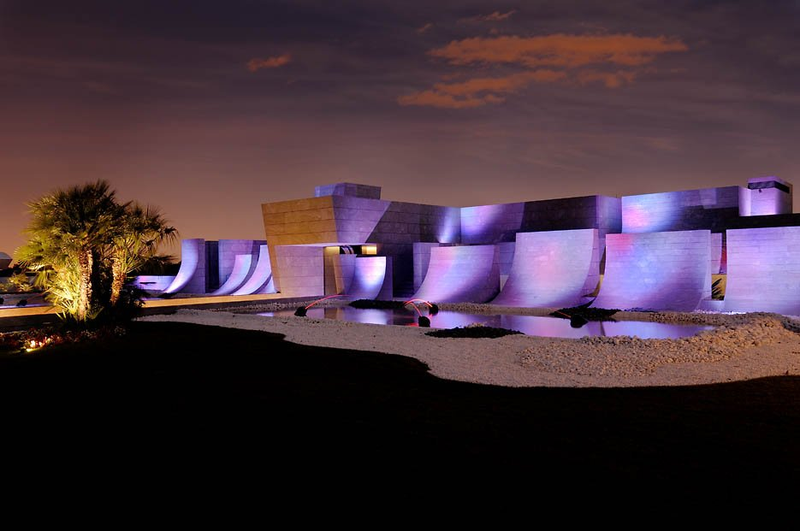 Illustration for article titled Otherworldly Spanish House is Half Skatepark, Half Moonbase